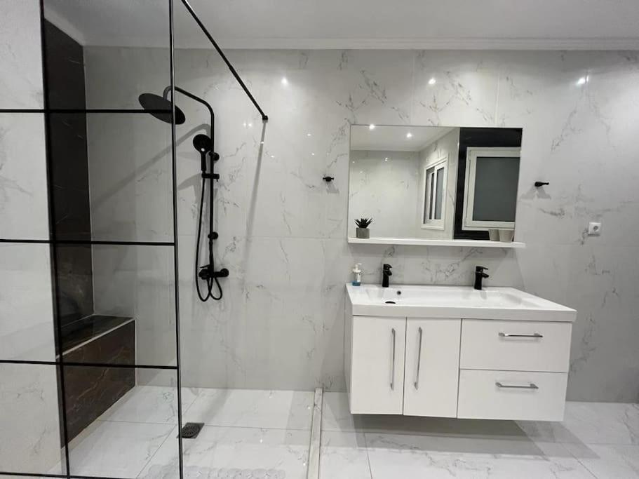 Acropolis Casa 2bdr/2bthr W/hot Tub-3mins To Plaka